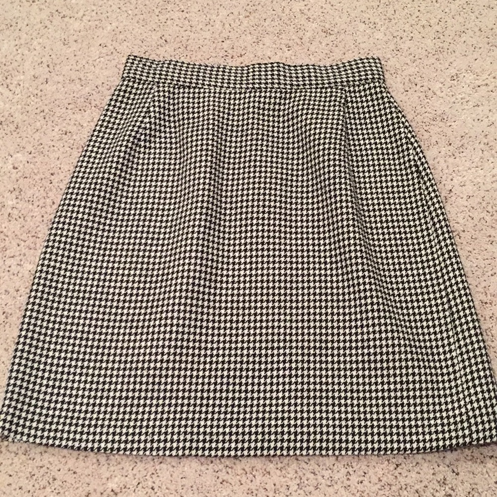 Kips Bay size 5/6 black & white houndstooth skirt